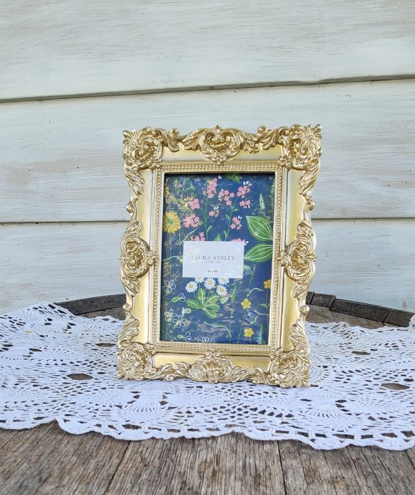 Gold Scalloped Paneled Ends